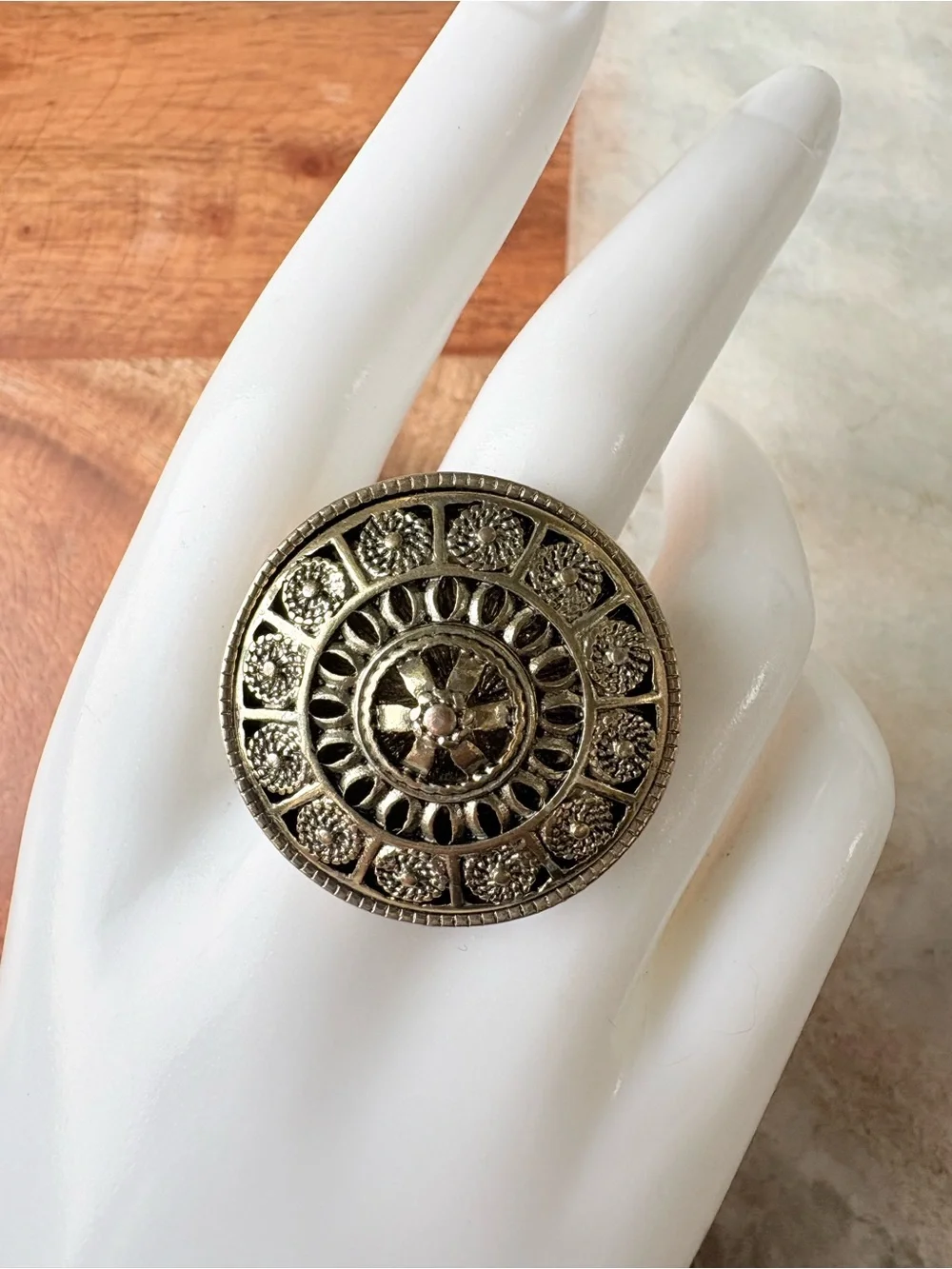 Vintage Round Floral Statement Ring in Gold Tone - Size 8 with Stretch Band